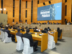 Assembleia presta homenagem a defensores públicos